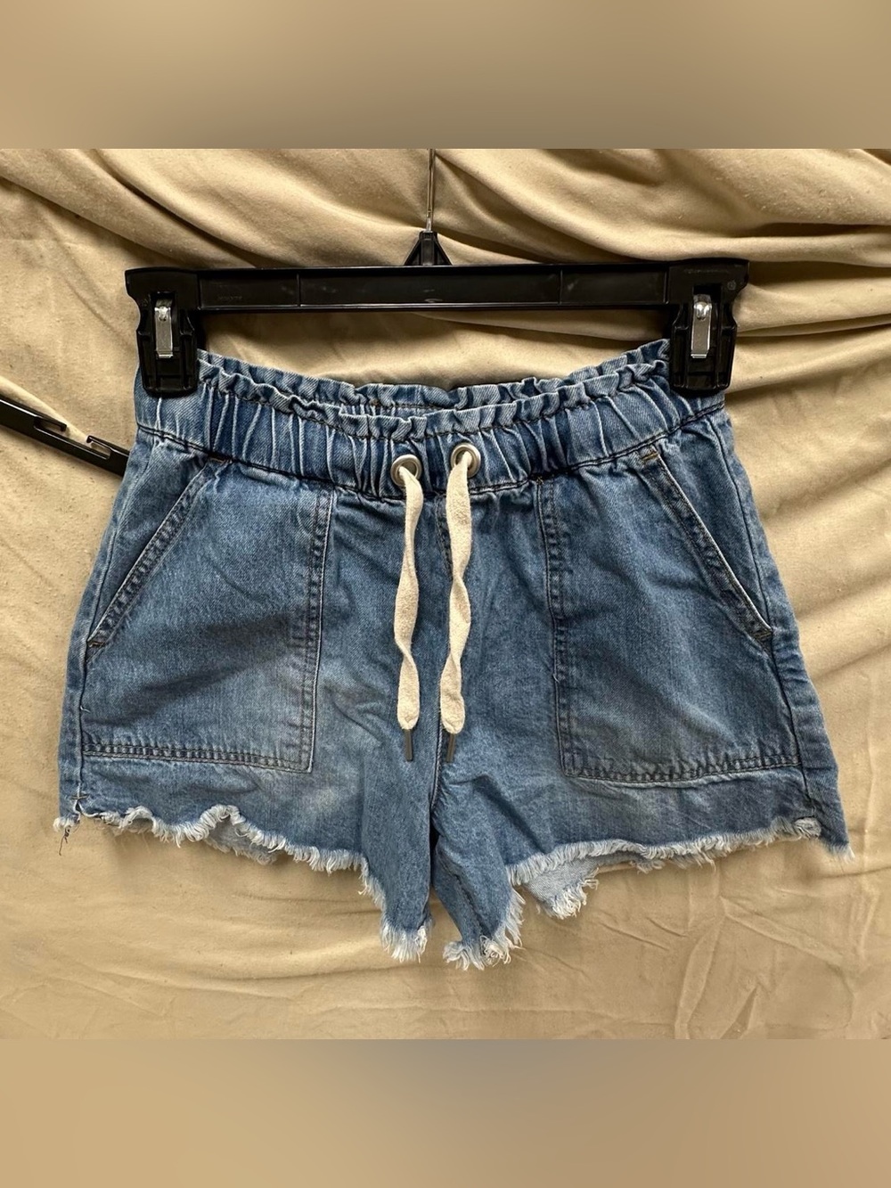 Short Denim blue shorts with elastic waist band.
